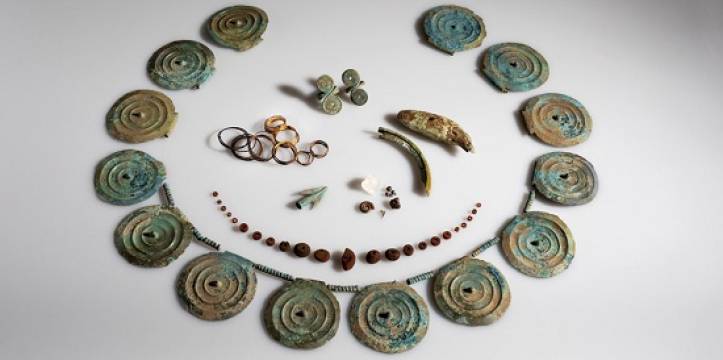 De gevonden sieraden uit 1.500 v.Chr.