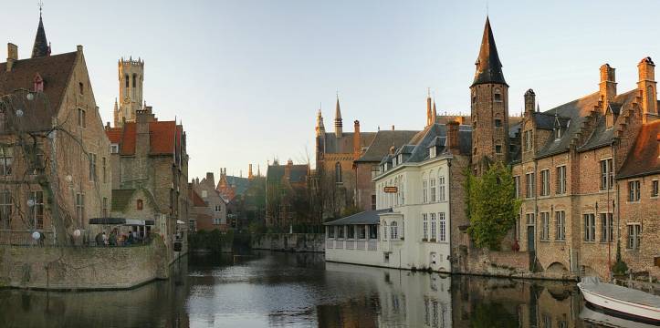 Brugge gezien vanaf de Rozenhoedkaai.