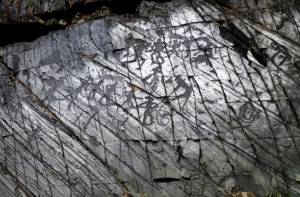 De rotstekeningen zijn volgens experts meer dan 4.000 jaar oud en beelden scènes uit het dagelijks leven van de prehistorische mensen in de regio af