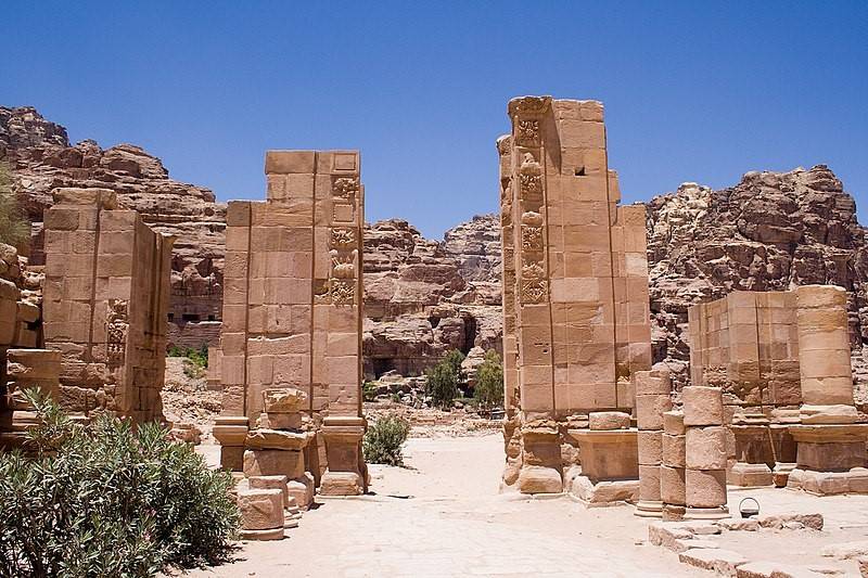 Ingang van Petra vanuit de Romeinse weg