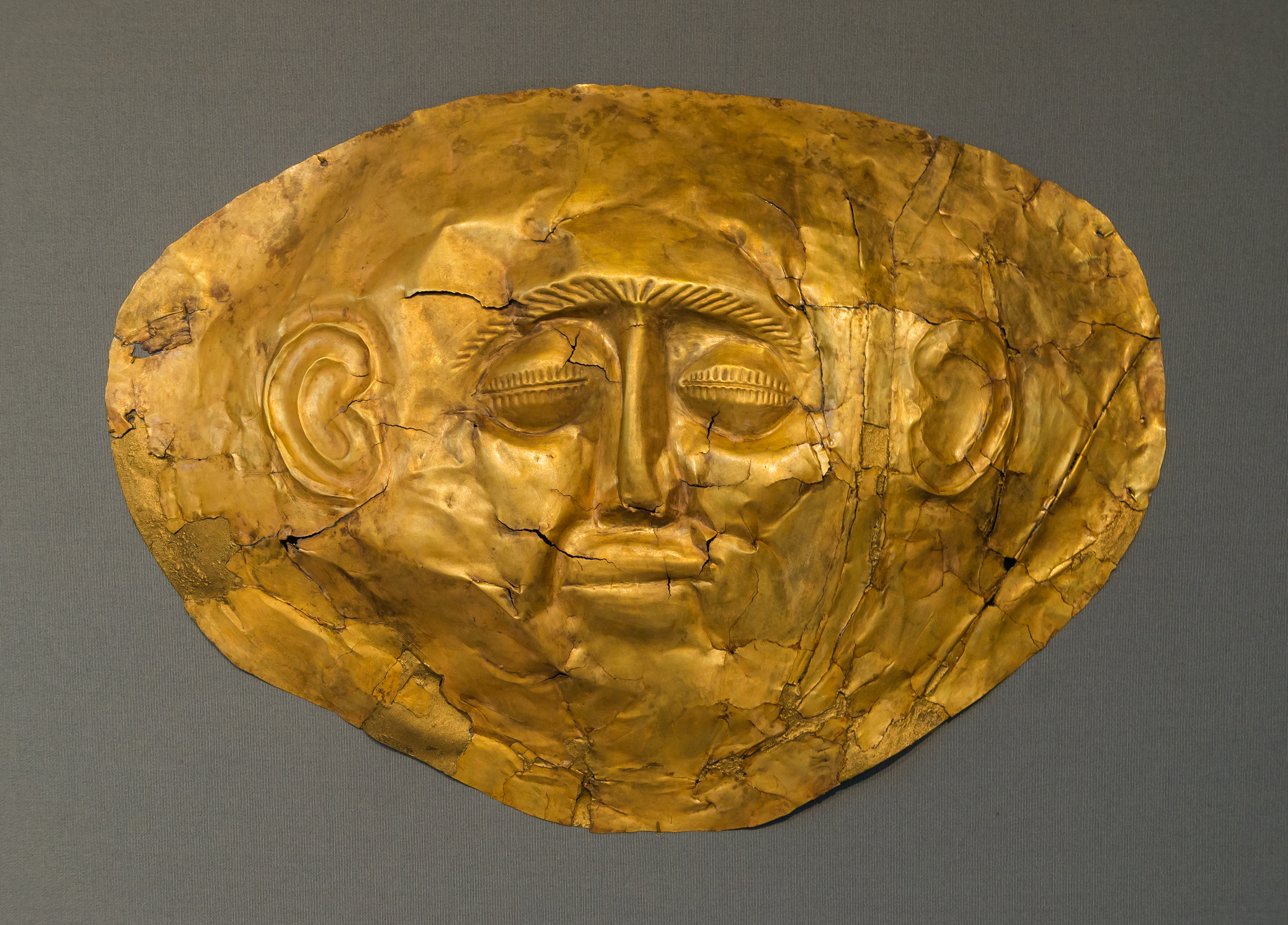 Een ander, platter masker uit dezelfde opgraving in Mycene.