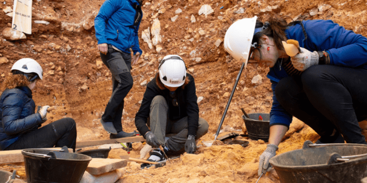 Opgravingsteam aan het werk