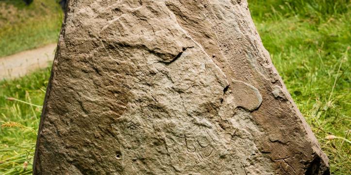 Inscripties bij kasteel Tintagel