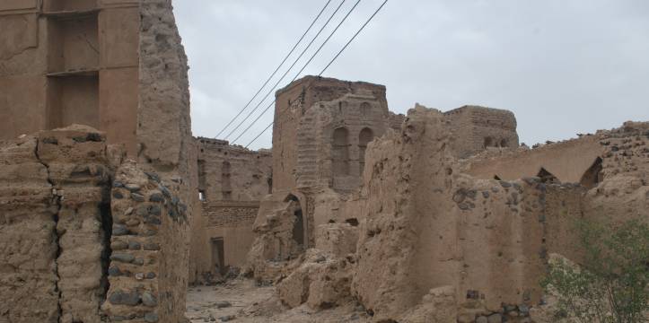 Verlaten modderstenen nederzetting van Sinaw.