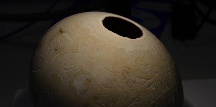 Gedecoreerd struisvogelei uit de graftombe van Isis, Italië.