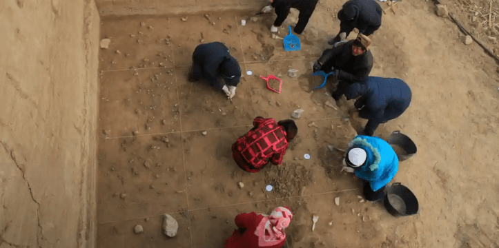 Archeologen bij de vindplaats in Xiamabei