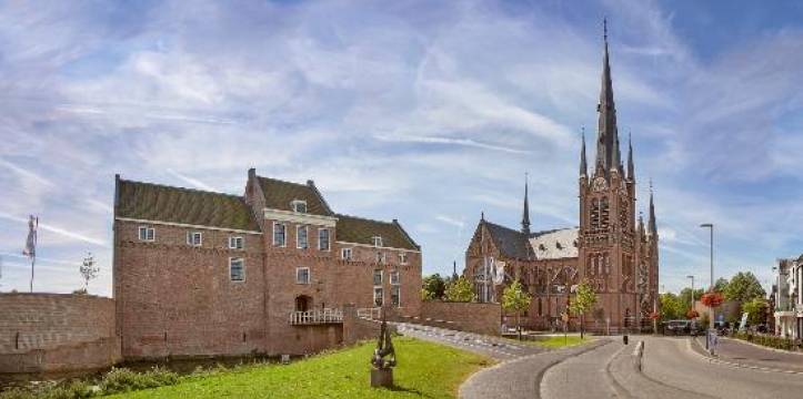 Kasteel Woerden en de Bonaventurakerk.