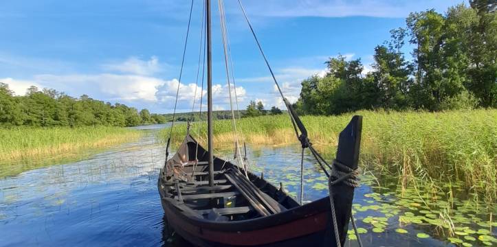 Replica van een schip uit de Vikingtijd, bij Birka