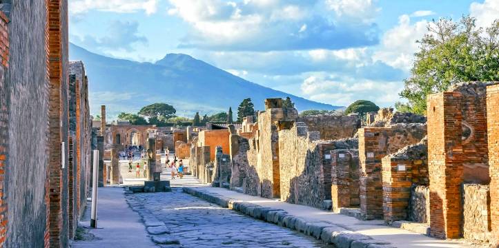 SRC Reizen neemt u mee naar de wereld van Pompeï en Herculaneum. 