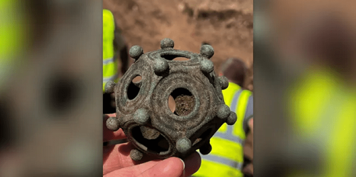De dodecaëder werd op de een-na-laatste dag van de opgravingen gevonden