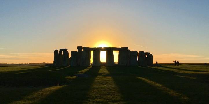 Recent onderzoek bracht aan het licht dat de beroemde altaarsteen van Stonehenge niet afkomstig is uit Wales, zoals lang werd gedacht