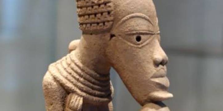 Een nokbeeld uit de Nokcultuur, overeenkomstig met die in Nigeria. In Nigeria is een perfect bewaard beeld gevonden uit de verloren Nokcultuur.