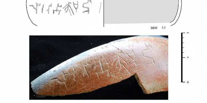 Potscherf met Tamil-Brahmi inscripties Potscherf met Tamil-Brahmi inscripties