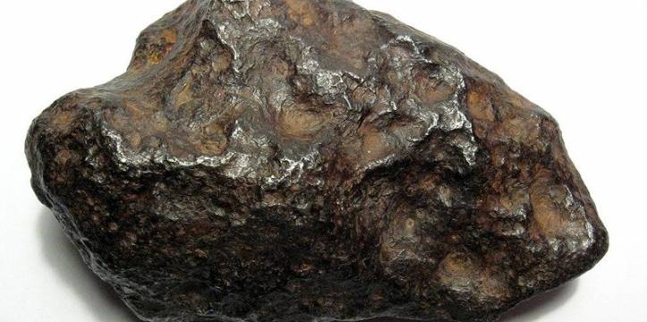 Onderzoekers ontdekken een uit meteoriet gehakt Boeddha beeld.