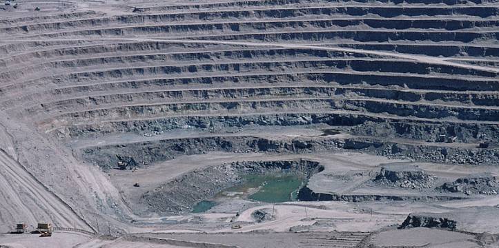De kopermijn in Chuquicamata, Chili, één van de grootste kopermijnen in de wereld. In Noorwegen is bewijs gevonden van koperproductie in de middeleeuwen.