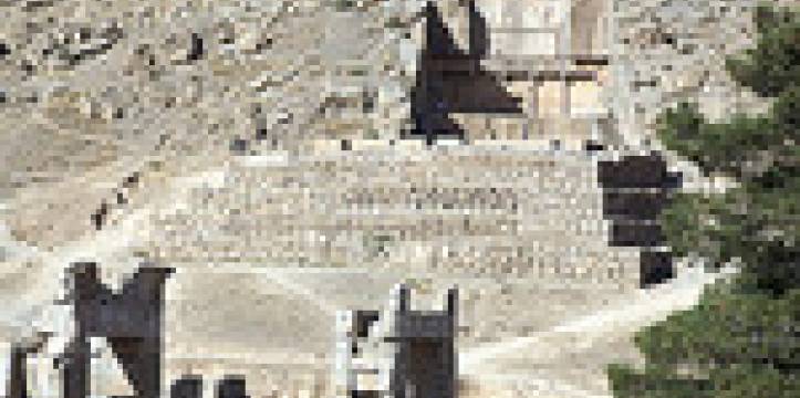 Iranese site van de hoofdstad van de Achaemeniden. In de berg is een koningsgraf uitgehakt. Iranese site van de hoofdstad van de Achaemeniden.