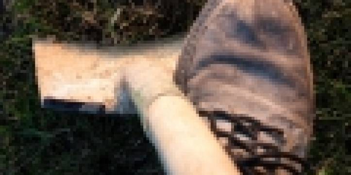 In Vleteren zijn sporen gevonden van een begraafplaats uit de ijzertijd of Romeinse tijd. De begraafplaats uit de Romeinse tijd ligt onder een nieuwe begraafplaats.