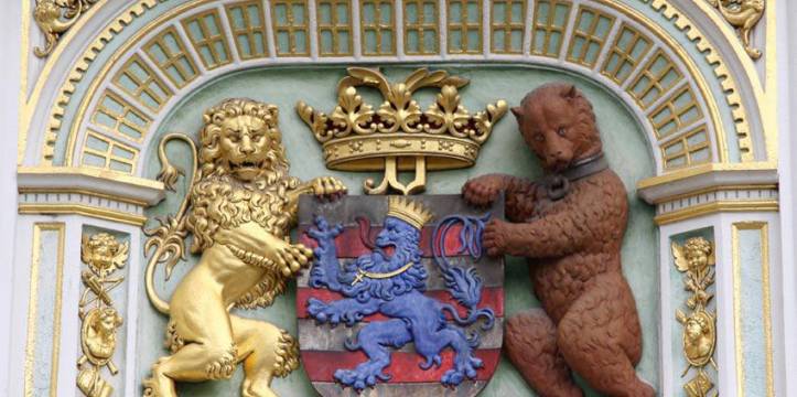 Het wapen van Brugge op de oude Civiele Griffie op de Burg. Het wapen van Brugge op de oude Civiele Griffie op de Burg.