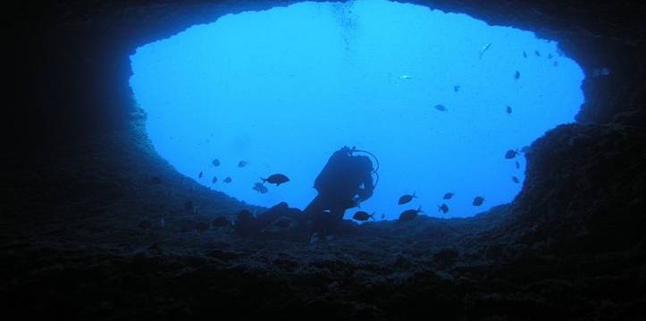 Archeologen treffen tienermeisje aan in onderwatergrot