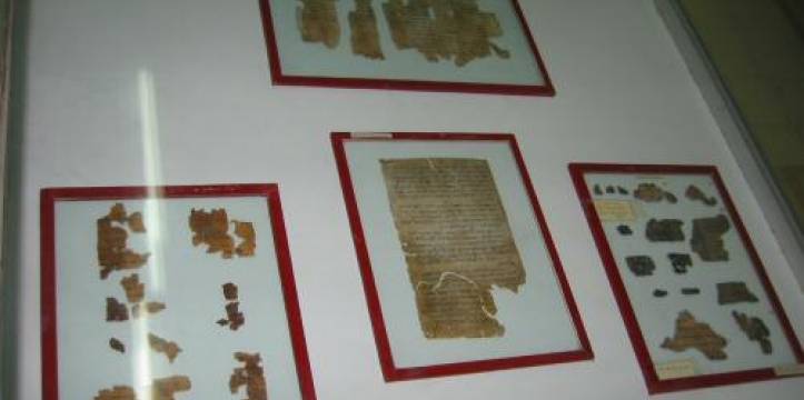Fragment van De Dode Zeerollen. Foto door Gary Jones via Wikipedia Fragment van De Dode Zeerollen. Foto door Gary Jones via Wikipedia