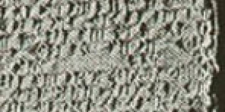 Een fragment van het recentelijk gevonden kleitablet. Archeologen ontdekken kleitablet met schrijftips uit 2.100 v.Chr.