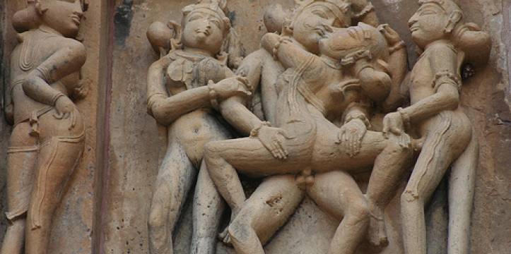 Erotische afbeeldingen bij de Khajuraho tempels. Foto - Nagarjun Erotische afbeeldingen bij de Khajuraho tempels. Foto - Nagarjun