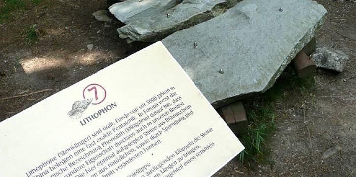 Lithofoon in botanische tuin in Duitsland (Foto: Norbert Kaiser) Lithofoon in botanische tuin in Duitsland (Foto: Norbert Kaiser)