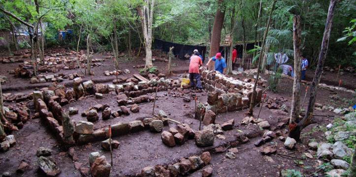 De opgegraven Maya-keuken. Beeld - INAH - Gov't of Mexico) De opgegraven Maya-keuken. Beeld - INAH - Gov't of Mexico)