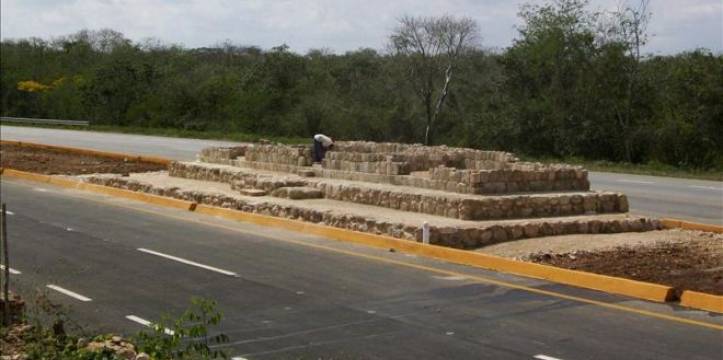 De Maya Ruïnes langs de snelweg in Yucátan. Foto - Foxnews Latino De Maya Ruïnes langs de snelweg in Yucátan