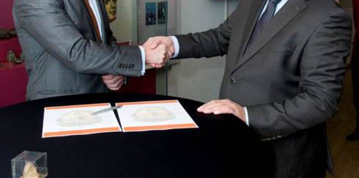 Overhandiging Leidse bodemvondsten Overhandiging Leidse bodemvondsten