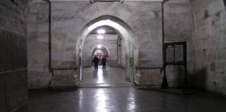 Binnenin de Dingling tomb, een onderdeel van de Ming Dynasty Tombes. Beeld - Louis le Grand via Wikipedia Talloze tombes zijn leeggeroofd in China.