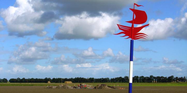 De markering van een scheepswrak bij opgravingen in Flevoland. Foto door H.R. Reinders RUG Lezingenmiddag over archeologie van de provincie Flevoland