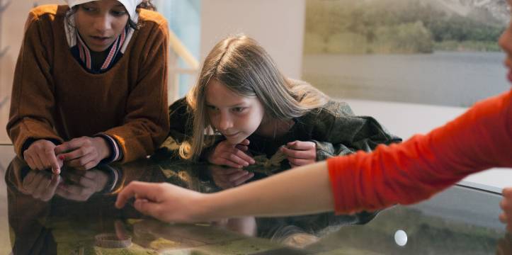 In Naar de stad? verplaatsen leerlingen zich in een middeleeuws plattelandsgezin. (foto: Luca di Tommasso) Erfgoed Leiden en omstreken wint Prijs der Nederlandse Publieksarcheologie