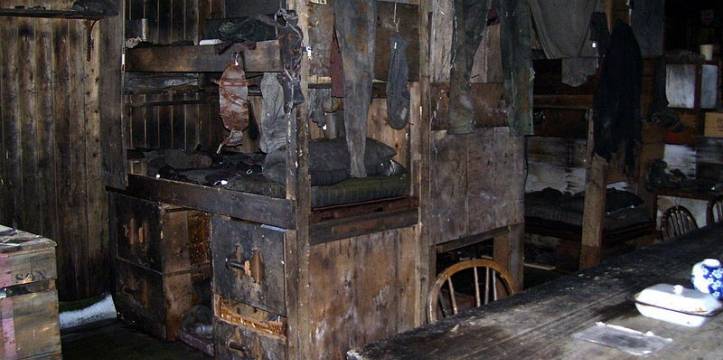 Interieur Scott's Hut op Cape Evans, Beeld door Lin Padgham Interieur Scott's Hut op Cape Evans, Beeld door Lin Padgham