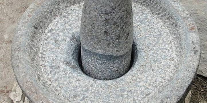 Voorbeeld van een stamper met vijzel Voorbeeld van een stamper met vijzel