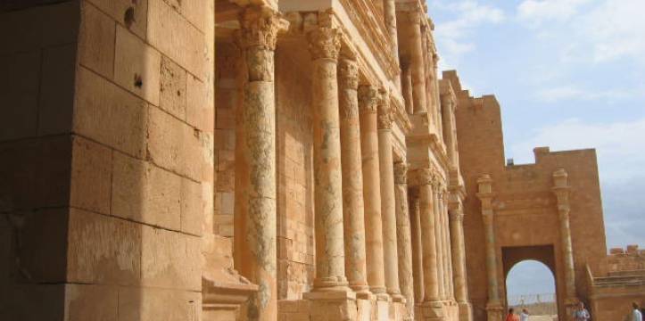 Het theater van de historische stad Sabratha. Volgens Mohammed is het theater maar lichtelijk beschadigd door de oorlog.