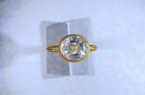 370 jaar oude ring mogelijk afkomstig van onthoofde graaf uit Engelse Burgeroorlog