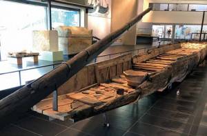 Vrachtschip Arles-Rhone 3 behoort tot de familie van de Zwammerdamschepen. Dit schip ligt in een nieuwe zaal van het Musée Départemental Arles Antique.