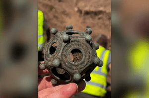 De dodecaëder werd op de een-na-laatste dag van de opgravingen gevonden