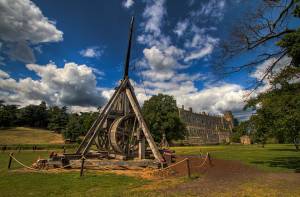 Eerste slachtoffer van de trebuchet ooit? Skelet met 167 breuken gevonden bij Schots kasteel