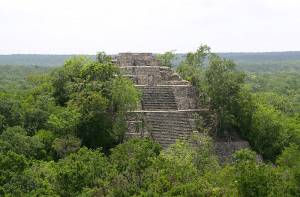 De stad Calakmul, tevens op Yucatán. Beeld door PhilippN via Wikimedia.