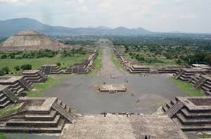 Piramide of the Sun bij Teotihuacán. Beeld van Jackhynes via Wikimedia