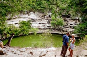 In een cenote in Mexico zijn Maya voorwerpen en muurschilderingen gevonden.