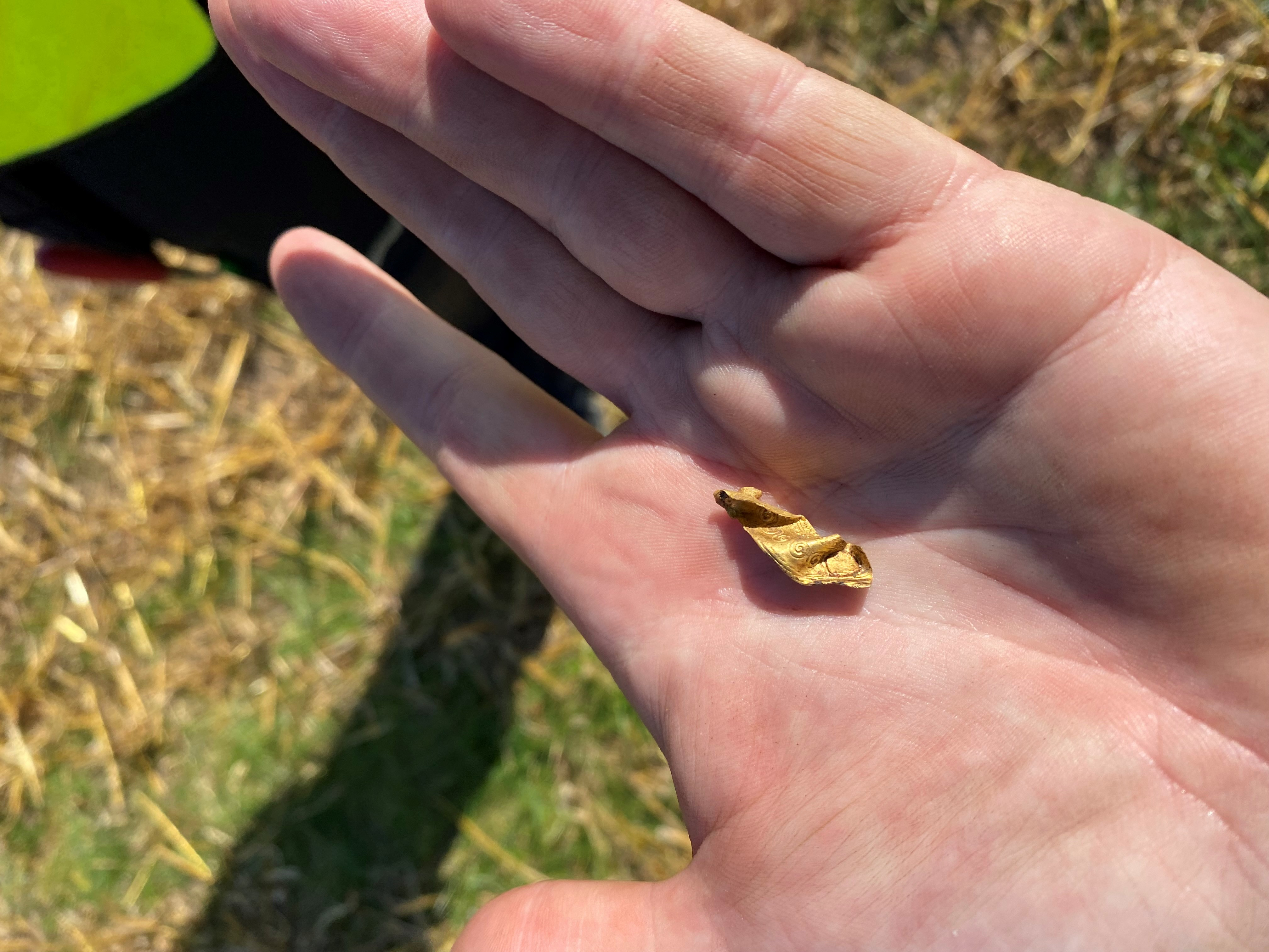 Een fragment van de gevonde gouden sierraden bij Vindelev