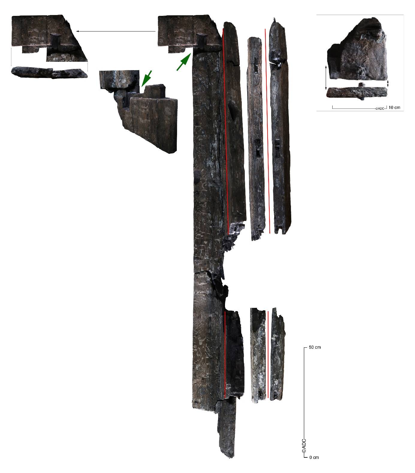 Een gedetailleerd beeld van de gevonden planken. De pijltjes wijzen naar de pen-en-gat techniek