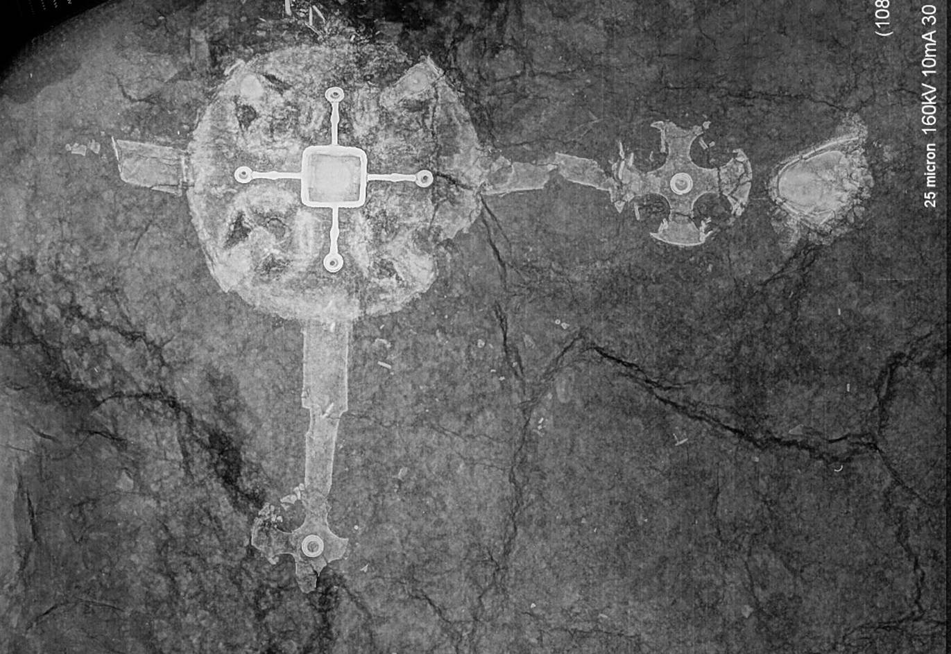 Een van de röntgenfoto's waarop het kruis te zien is