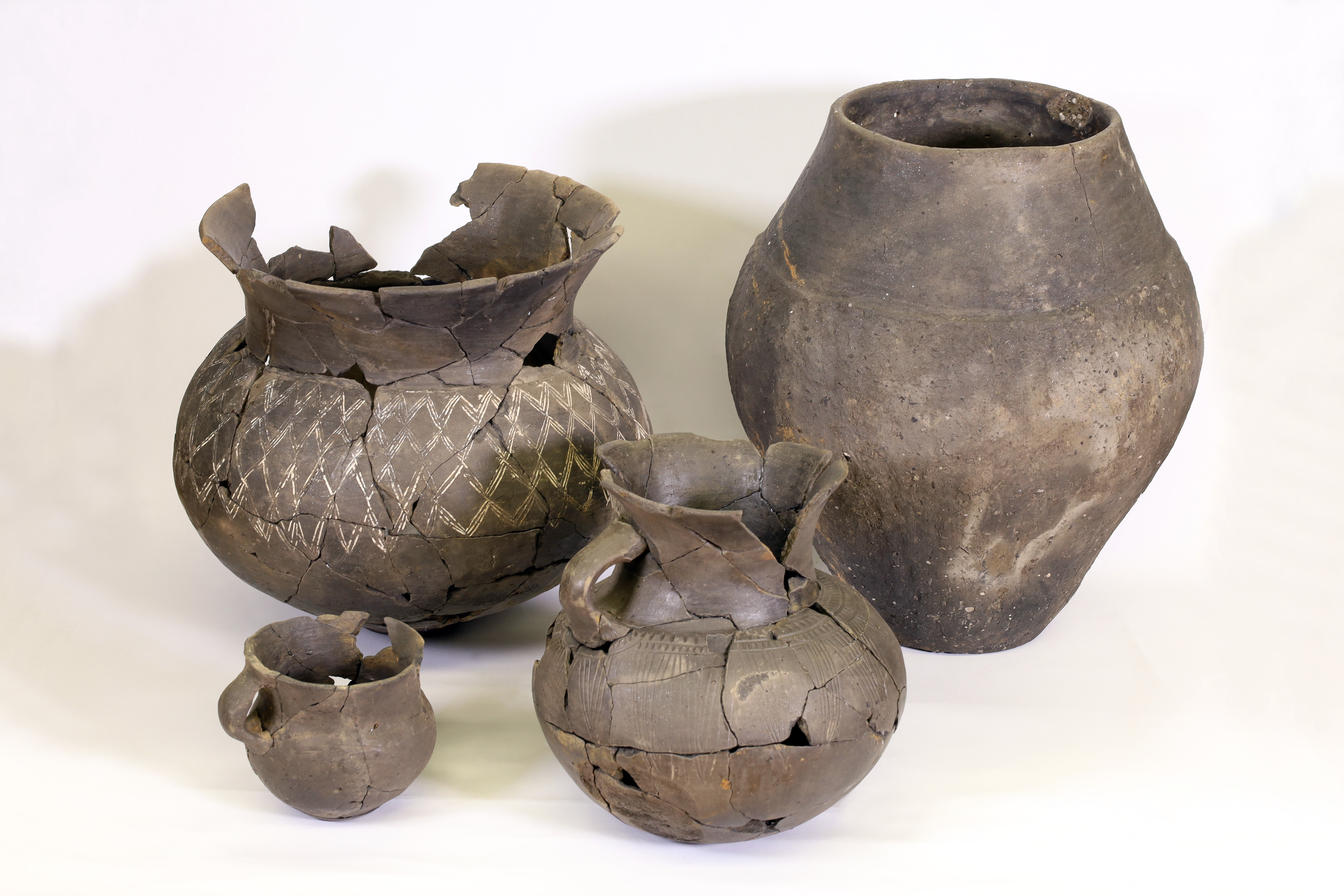 Enkele van de gevonden aardewerken potten