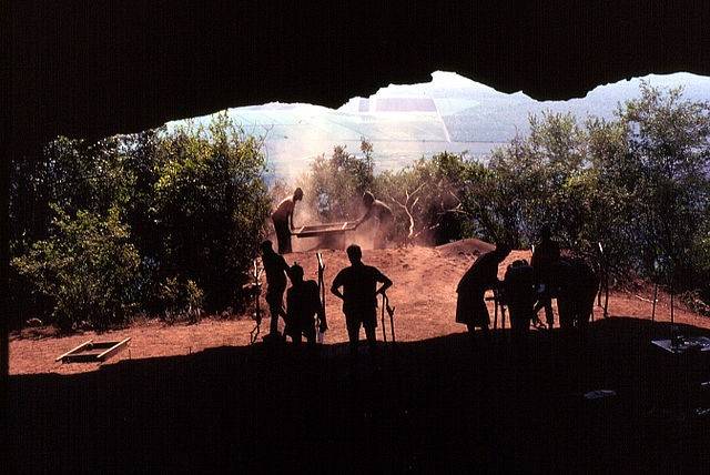 Opgravingen in de Border Cave jaren 70