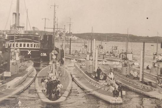 De U-5 samen met andere U-boten