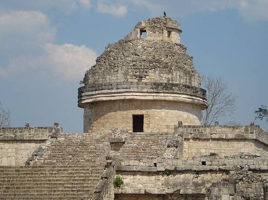 De ruïne van El Caracol, de sterrenwacht van Chichén Itzá. 
